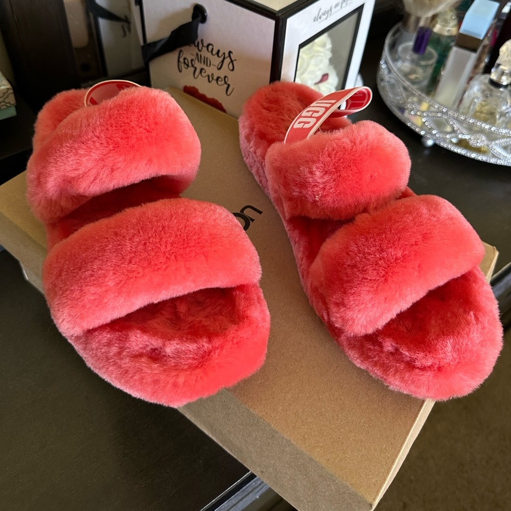 Coral color fuzzy Ugg slide size 9 . (only worn twice, very good condition)